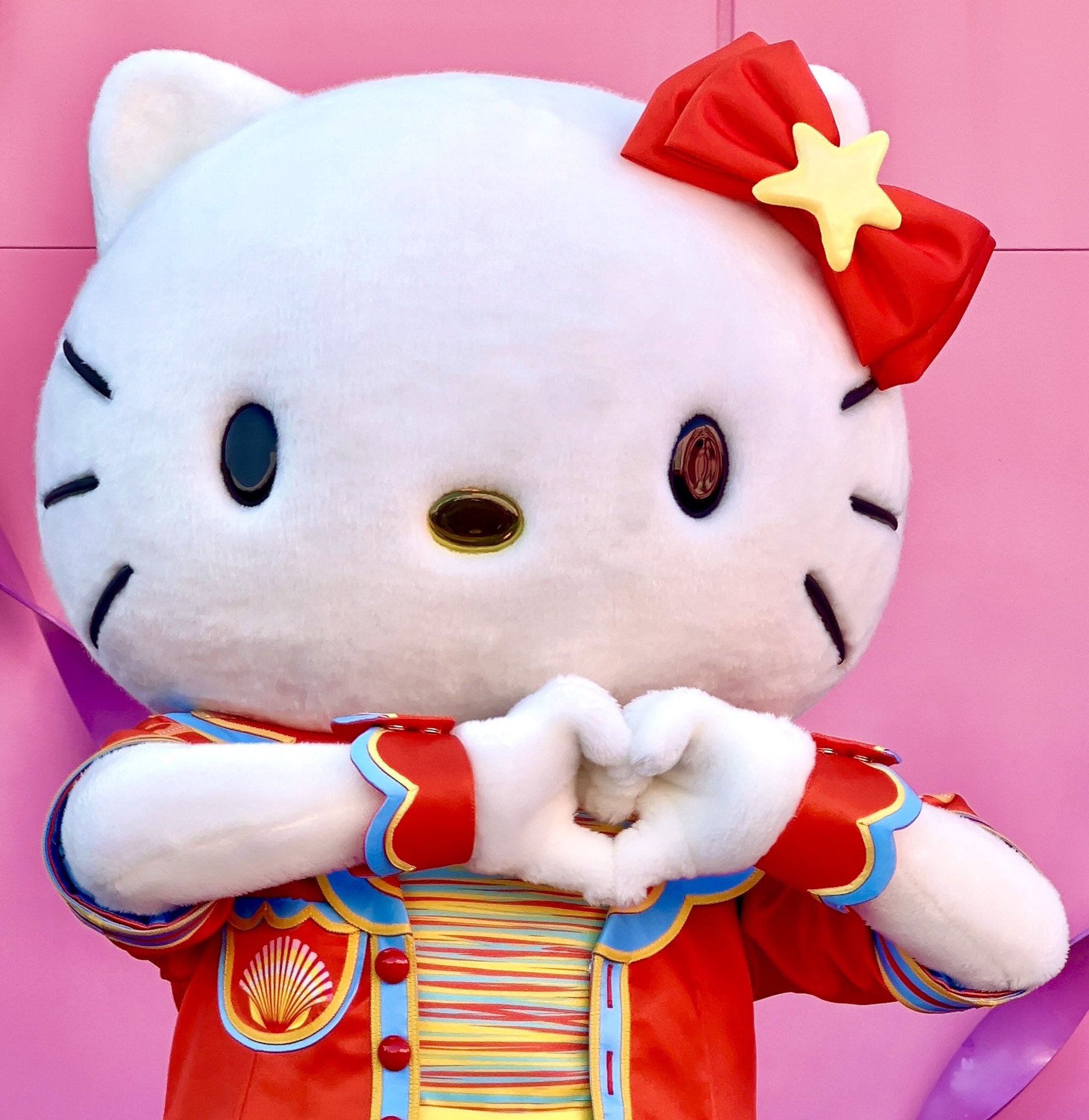 ユニバ　キティ　恐竜 USJ ジュラシックパーク 恐竜着ぐるみ キティーちゃん