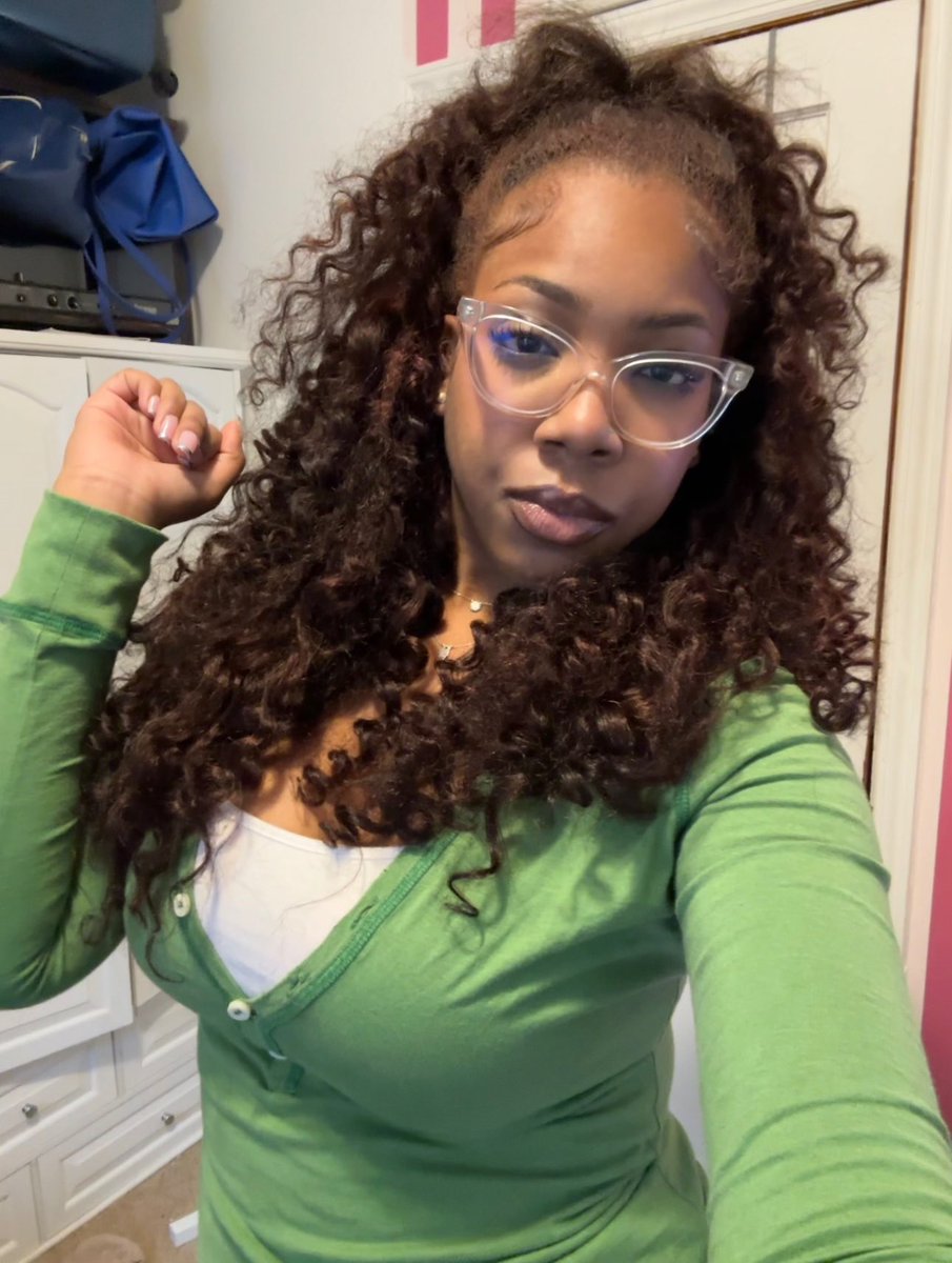 msbackdooremm's tweet image. all is good in the world when my hair is done✌🏽#2cute