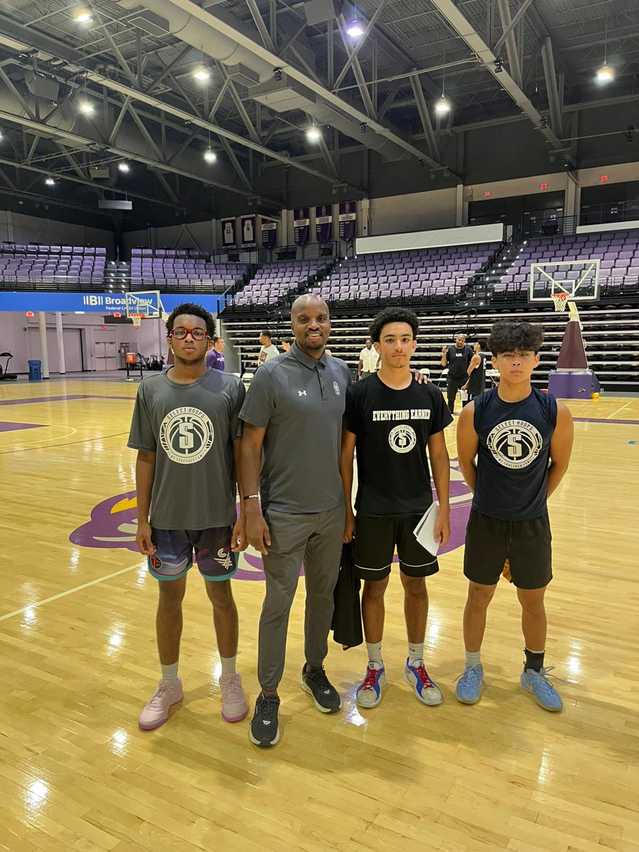 slthoops's tweet photo. Appreciate @UAlbanyMBB for hosting an elite camp and giving our 2026 SLT Hoops guys the chance to compete, learn, and showcase their game.

Thanks to Coach Killings, Coach Burns, and the UAlbany staff for the invite.

📸 w/ Coach Killings: 
L-R

Amare Snipes 
Drew Diaz
Isaac Lee https://t.co/pNFFd3lnVs