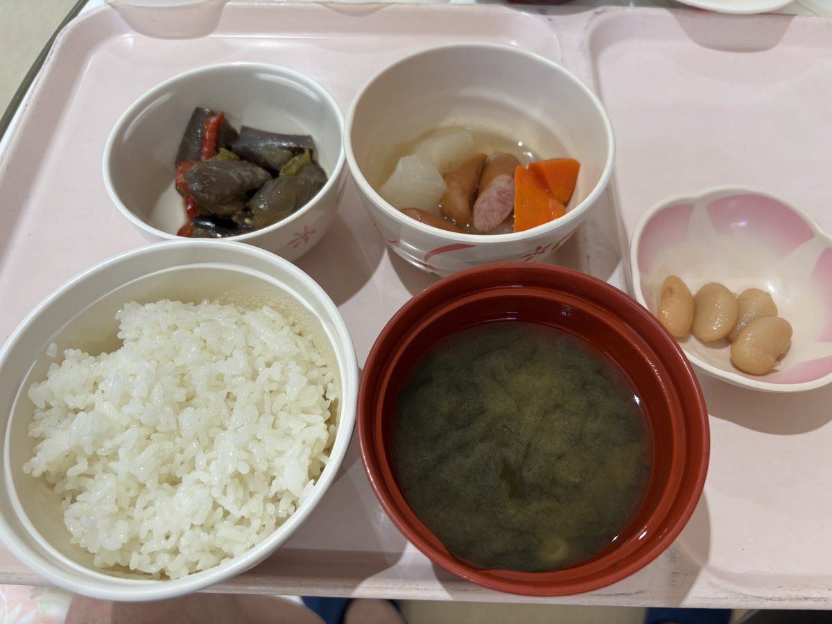 今日のモーニング

なす🍆
わかめ味噌汁
美味しい😋

8割頑張りましたー

ご馳走様です😃

＃モーニング
＃なす
＃わかめ味噌汁