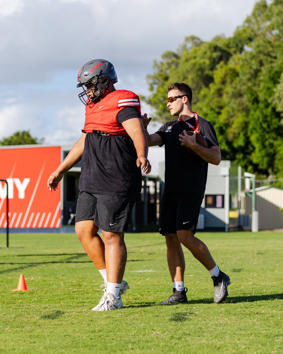 “Learn from the best to be the best”

Extremely grateful for being surrounded with the best. Grateful for the lessons, the grind, and the belief.

GRIND DONT STOP NOW‼️🚨

🎥 hudl.com/v/2RkEv0 🎥 

6’4
350lbs
33 - Arm
80 - Wing
OL/DL

<a href="/NFLAcademy/">NFL Academy</a>

#nflacademy #grind #ISI