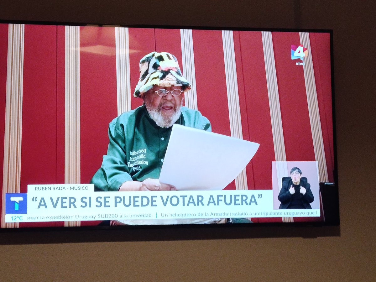 La obsecuencia ideológica (bien retribuido por cierto) dejando de lado que el arte no se apega a sectarismo ni usos espurios! El sombrero ridículo aliado de ideas serviles!