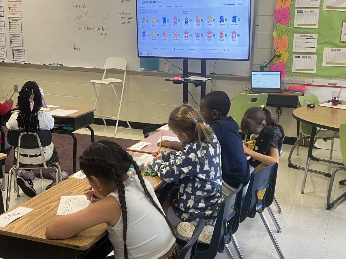 ShilohValleyES's tweet photo. Day 2 = Bulldogs hard at work! Setting up for a year of success @ShilohValleyES  🐾💪 #LaunchingLEADers @AGHoulihan @TopperJenn58692 @UCPSNC https://t.co/OlyOyVyA3X