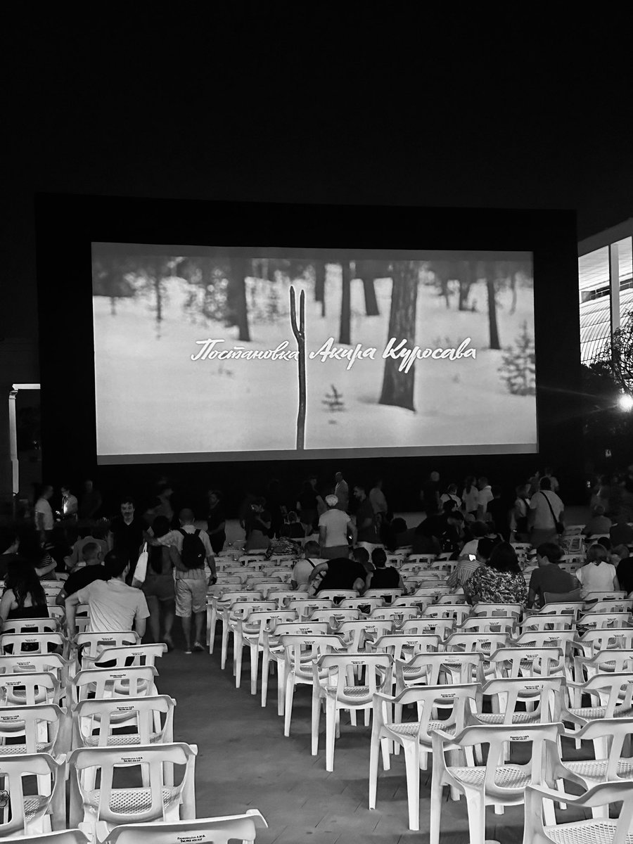 Manuel Garrido Barberá (@mgarridobarbera) on Twitter photo ¡Pedí que me trajeran curasán y agua, no a Kurosawa! ¡Pedí que me trajeran curasán y agua, no a Kurosawa!