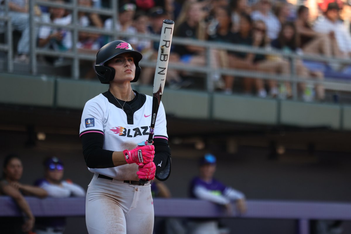 you know what to do 🔁

retweet for a chance to win a softball autographed by <a href="/bayleekling/">Baylee Klingler</a> presented by <a href="/MizunoFPitchNA/">Mizuno Fastpitch USA</a> 🥎