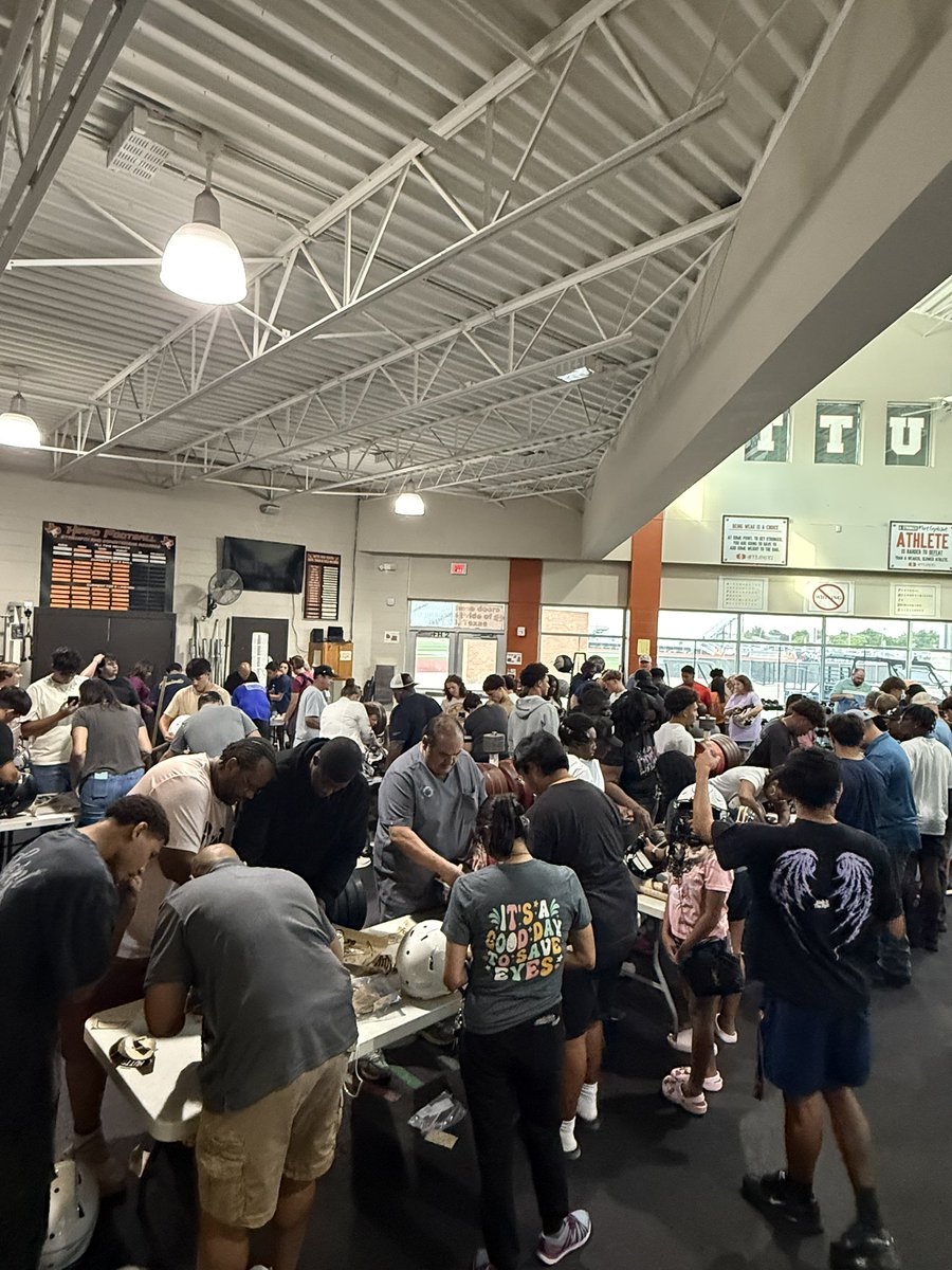 Eli Reinhart (@coachereinhart) on Twitter photo Decals with Dear Ones! <a href="/HuttoHS_Fball/">Hutto Football</a> Decals with Dear Ones! <a href="/HuttoHS_Fball/">Hutto Football</a>