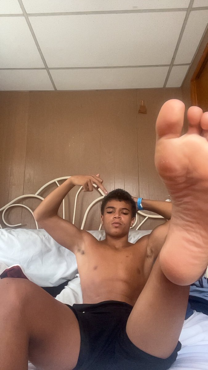 MASTERHAMS2131's tweet photo. Who wants to have fun tn with proppers😵‍💫😩💦#weak #submit #soles #cashpig @HellGodsPro @holywood32550 @RtFeetFindom @RT_BOYFEET_FR @PromoRTpig @sitevericity @RetweetMaleFeet @slave_here @topalphamales @diamond__here @gayrtpage6915 https://t.co/KZiG4ITOqU