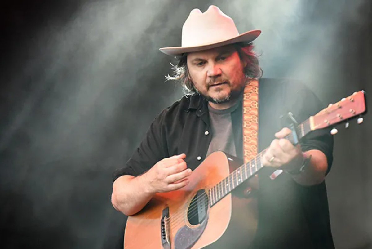 #AHORA | En #PerdidosEnElEspacio 🚀 #CrónicasGillespianas con <a href="/gillespiok/">GILLESPI 🎺</a> sobre Jeff Tweedy, compositor y líder de la banda Wilco. 

💻 provinciaradio.com.ar