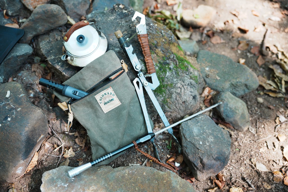 solocamper_'s tweet photo. せっかく豆山に来てるので勝手に宣材撮影風な遊びをしている
#ippoproducts #イッポプロダクツ #COLORADOBUSHCRAFT #アッソブ #as2ov #トランギア #trangia #ダックノット #ducknot https://t.co/Gz5wf3r8JK