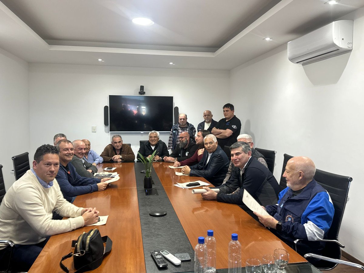 Juan Carlos Schmid (@juancschmid) on Twitter photo El día de hoy participé del primer Encuentro Multisectorial sobre Marina Mercante, Industria Naval y Vías Navegables en el Puerto de La Plata, junto el gobernador <a href="/Kicillofok/">Axel Kicillof</a> y los gremios hermanos del sector. El día de hoy participé del primer Encuentro Multisectorial sobre Marina Mercante, Industria Naval y Vías Navegables en el Puerto de La Plata, junto el gobernador <a href="/Kicillofok/">Axel Kicillof</a> y los gremios hermanos del sector.