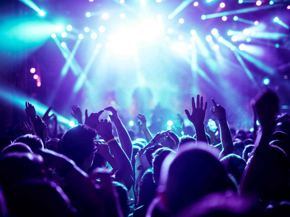 InterConCLE's tweet image. Catch The Front Bottoms bringing indie vibes to House of Blues August 30. Stay close to the energy and unwind in modern luxury at #InterConCLE with premium service and inviting downtown views. #Cleveland #Ohio bit.ly/3of5Wb2