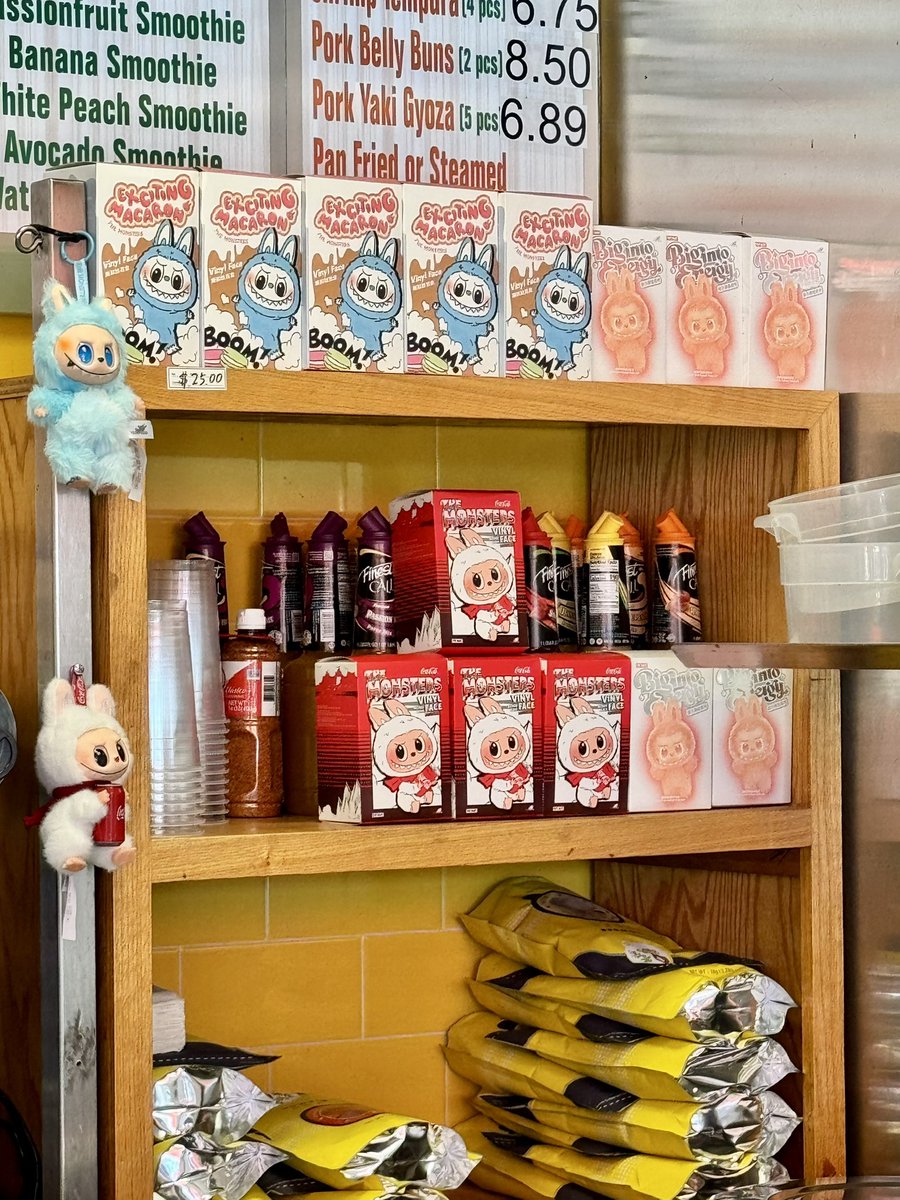 Another set found at a poke bowl spot. Labubu or Lafufu? 
#popmart #labubu #lafufu