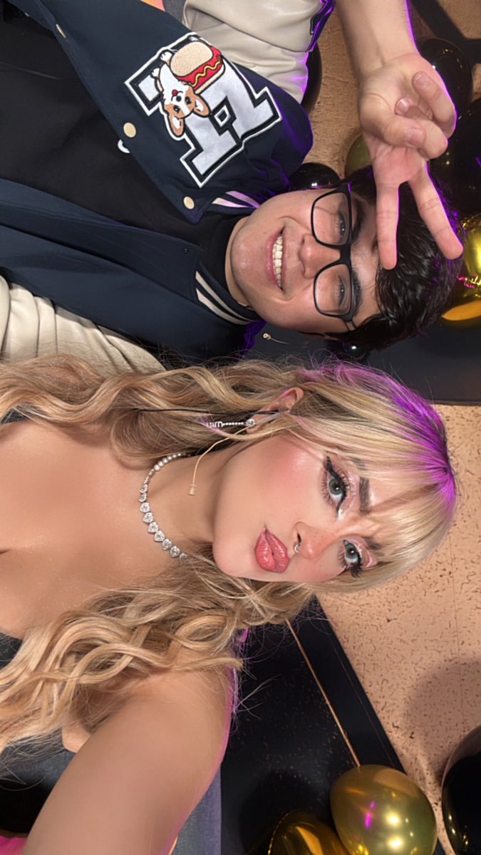 ARI 🍓✨ (@arigameplays) on Twitter photo ÚLTIMO EPISODIO 🥲
Ven a ver la EWC CONMIGO Y ALDO 🥚 
Ya andamos live 💜 ÚLTIMO EPISODIO 🥲
Ven a ver la EWC CONMIGO Y ALDO 🥚 
Ya andamos live 💜