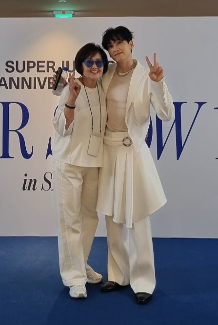 hyukjaesweet's tweet photo. Hyukjae siempre será el bebé de mamá 🥹🫂💗 https://t.co/VRipJ1p36I