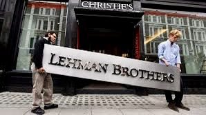 VenturaComunica's tweet photo. 8. Lehman Brothers (2008)

Hasta días antes del colapso, sus directivos insistían en que la firma era sólida. El desplome detonó la crisis financiera global. El hermetismo agravó el pánico. https://t.co/3oQQBZi2JF