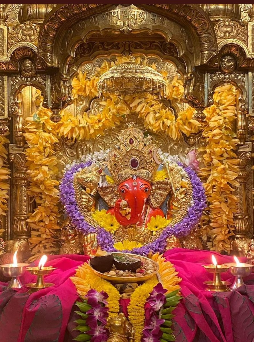 ll  वक्रतुंड महाकाय सुर्यकोटि समप्रभ  ll
ll  निर्विघ्मम कुरुमेवदेव सुर्यकोटि समप्रभ  ll

जय जय श्री गणपति बप्पा मोरया 🚩🌿