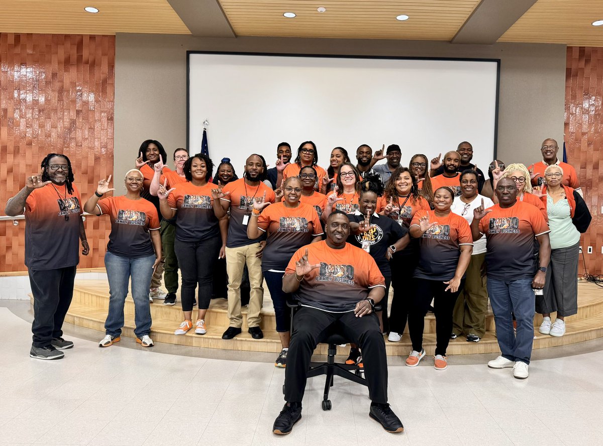 Family Business 😎🧡🖤🐅🐅 25-26 #BAMOstrong <a href="/LancasterISD/">Lancaster ISD</a> <a href="/akperera/">Dr. A. Katrise Lee-Perera⚜️</a> <a href="/drcasscarr/">Dr. Cassandra Barker</a> <a href="/YvonneMThornton/">YThornton</a> #Webo