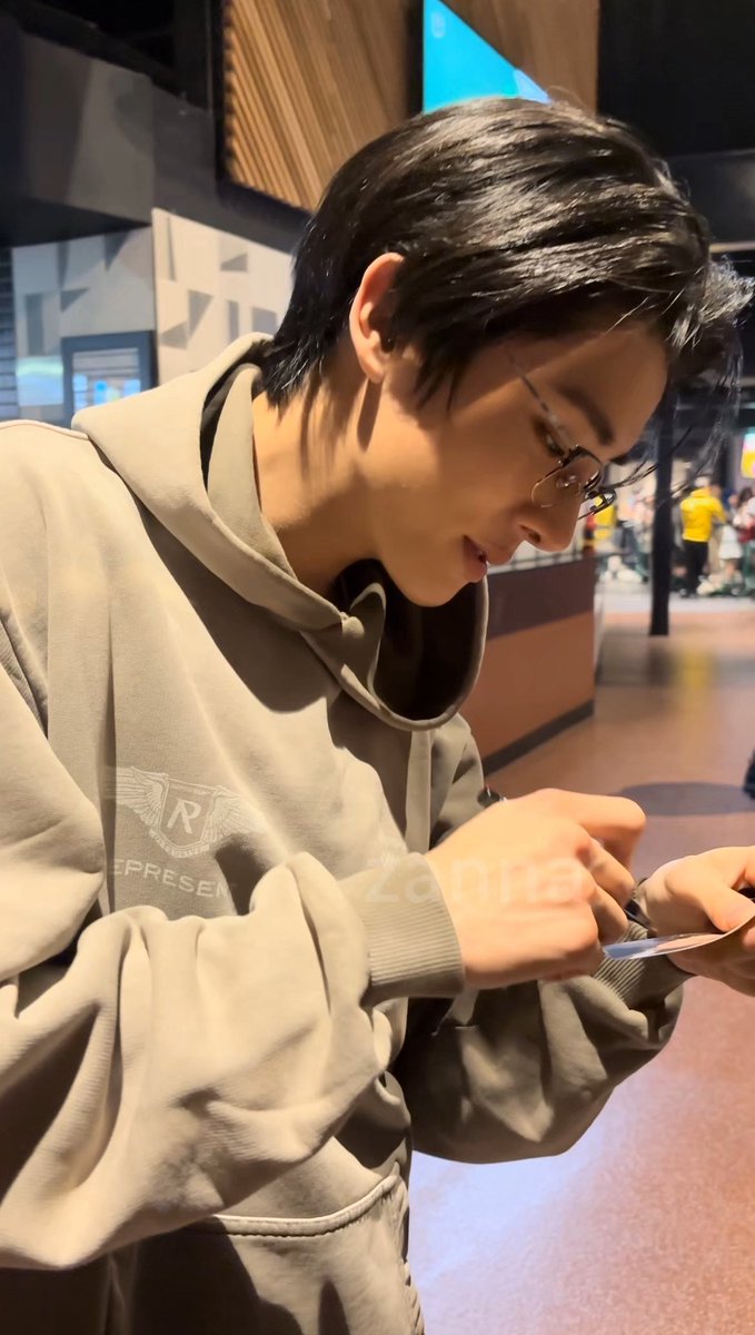 พูดไปใครจะเชื่อ ว่านี่ดีเอนเอเกาหลีแท้ร้อย% โครงหน้าคมเครื่องหน้าชัดมากกกกก