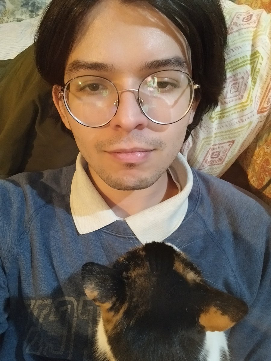 nntatu's tweet photo. Foto con la nena para no tener muerta la cuenta
(Después de esto me agujereó la remera) https://t.co/twOGeEklmL