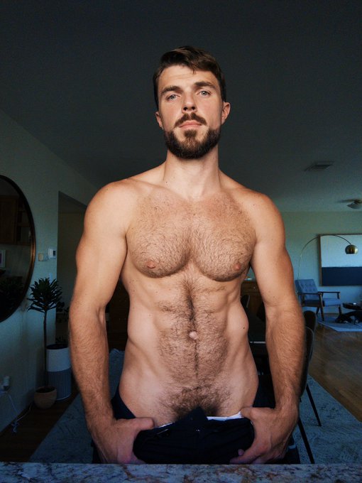 Watch Mr Bradford's leaked NSFW photo on TwXstars
