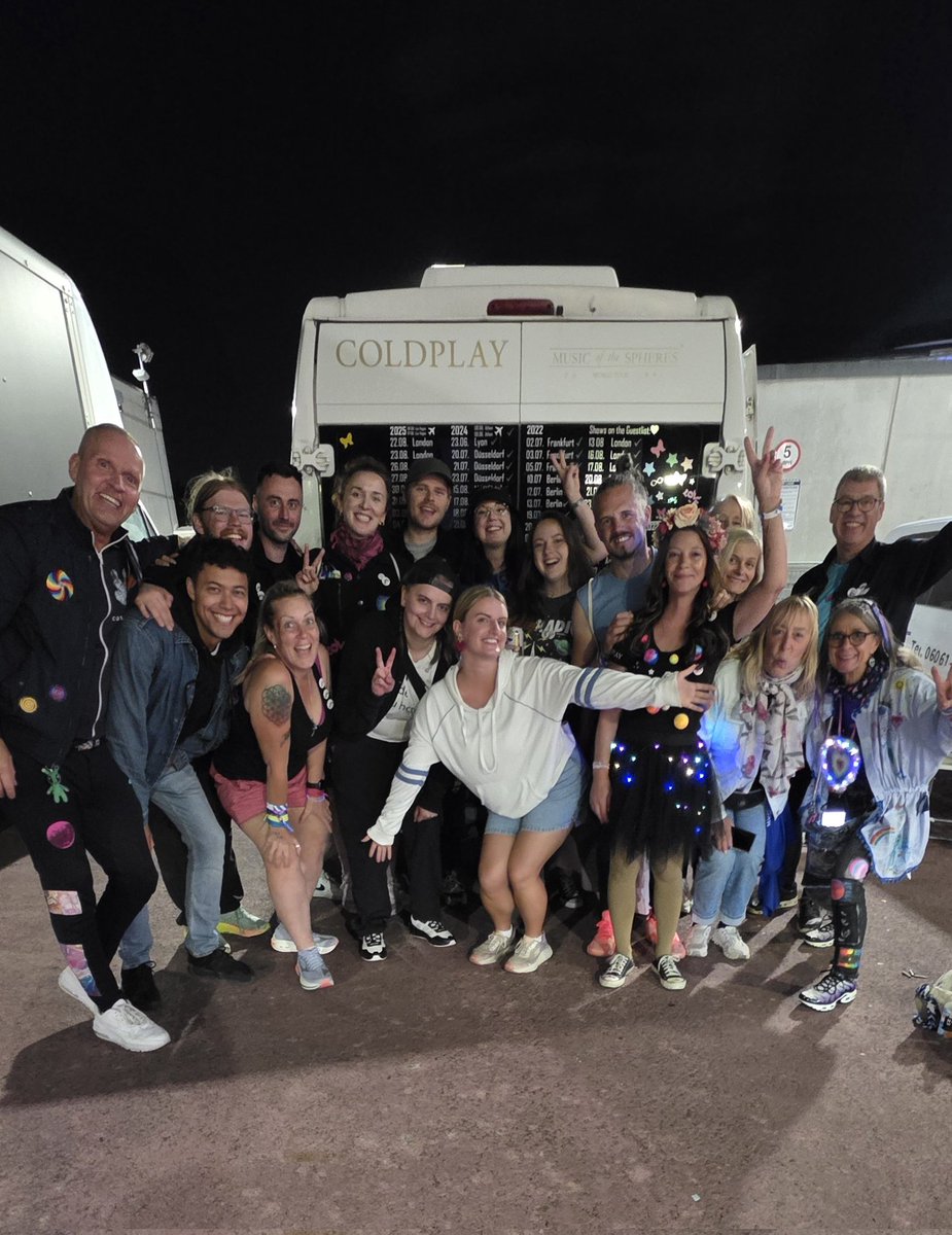 coldplayfrank's tweet photo. Thank you 3/10 
@coldplay https://t.co/ORok1dNG1Z