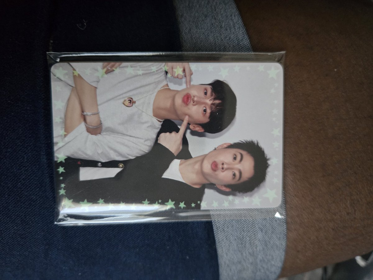 ammiee123's tweet photo. Omg, when the box came, i was a little disappointed. Smaller than the previous mystery boxes. But, @wiwataa youve done ir again! The amount of high quality stuff a sis just got 😭😭😭
Thank you!!!
(and these aren't even all that was in the box!)
#offgun #atp #jumpol #gmmtv https://t.co/wwJR35VCmT