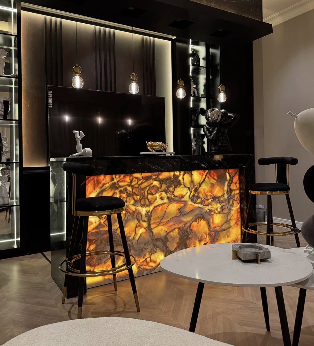 الإكسسوارات المختارة بعناية تصبح استثمار للمكان وتخلق جوا ممتعًا وعمليا في كل زاوية وتوضح أن الفخامة الحقيقية تأتي من الوعي والإبداع والتنسيق بين العناصر 

#أعمالنا 
#ديكور #مفروشات 
#مفروشات_أنامل_جودي 
#تصميم_داخلي 
#تصميم__تنفيد 
نسعد بخدمتكم على الرقم

      0508501539