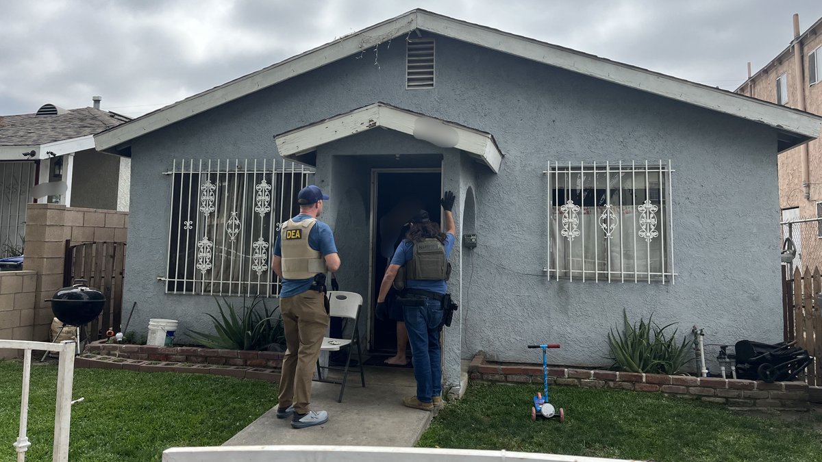 DEASTLOUISDiv's tweet image. #DEA St. Louis Division special agents serving federal arrest warrants across the nation related to large scale drug enforcement operations between Los Angeles and the St. Louis areas. #SinaloaCrackdown2025 #SouthernIllinois