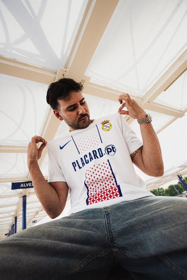 🔙 A few days ago...

🇵🇹 FC Alverca 25/26 kits x Nike.

Smart touches over generic templates. 

What do you think?