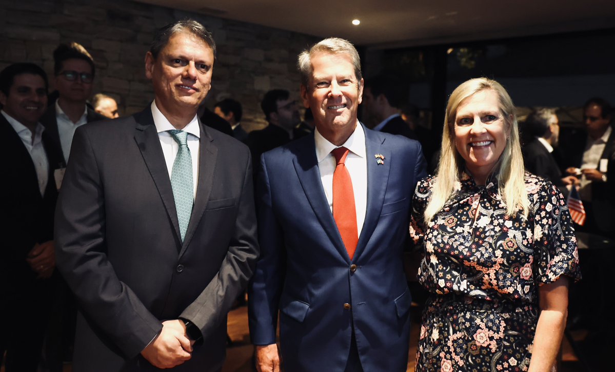 Foi uma honra receber, nesta terça-feira, em São Paulo, o governador da Geórgia, Brian Kemp, e a primeira-dama, Marty Kemp, para celebrar os 30 anos da parceria comercial entre o estado norte-americano e o Brasil. Atualmente, 37 empresas da Geórgia atuam no país, enquanto mais de