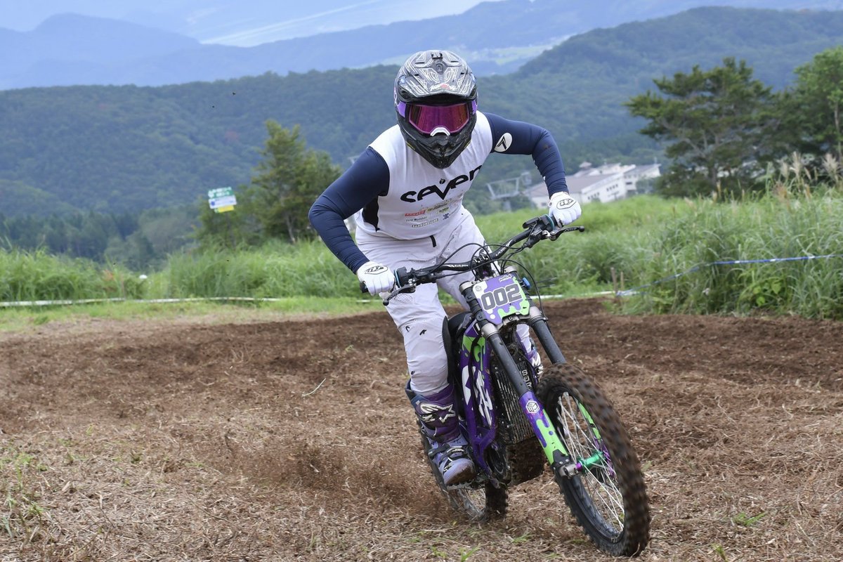 Wave_Factory's tweet image. 8/31　#モトクロスしませんか
番外編です！

＃jonit 原田氏による大好評スクール📷

実戦で役に立つポイントを的確に伝授！！

難しいことはしません、楽に乗る、曲がる、止まる
わかりやすく、しかもすぐに役にたつ乗り方を教ええてくれます！