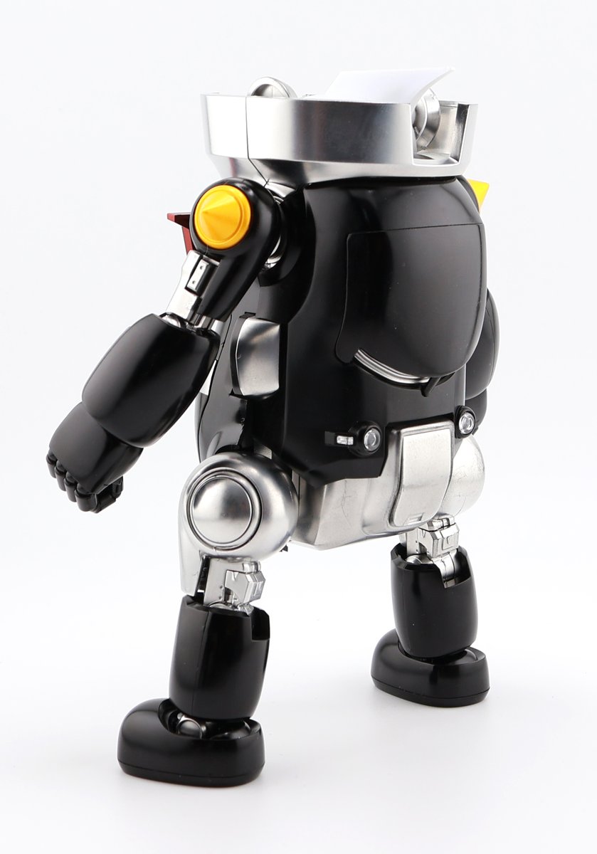 gaianotes's tweet photo. 今週末発売のピアノブラックとメタリック用クリアー。ピアノブラックの性能を見てもらうために、まじんがーぜっとのウィーゴに塗装。シルバーはピアノブラックの上からミラークロームを吹いています。下地がきれいなほど比例してミラークロームも輝きが増します！