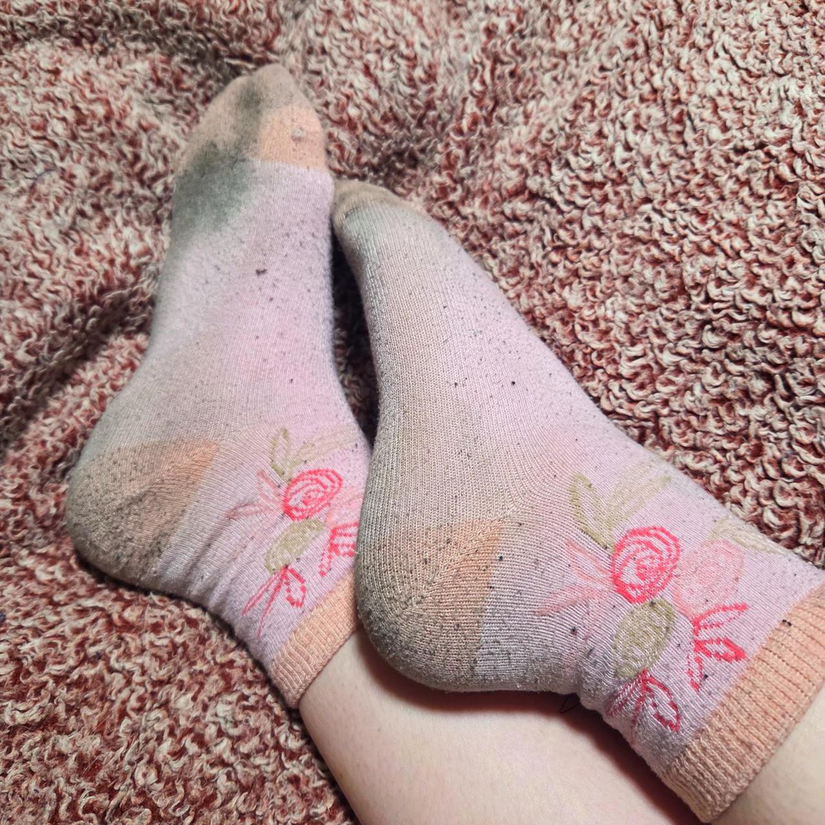 tipt0es_'s tweet image. used pink floral socks up for sale NOW on my depop 🩷✨
depop.app.link/Eocox9Z19Vb
#socks #usedsocks #womensocks