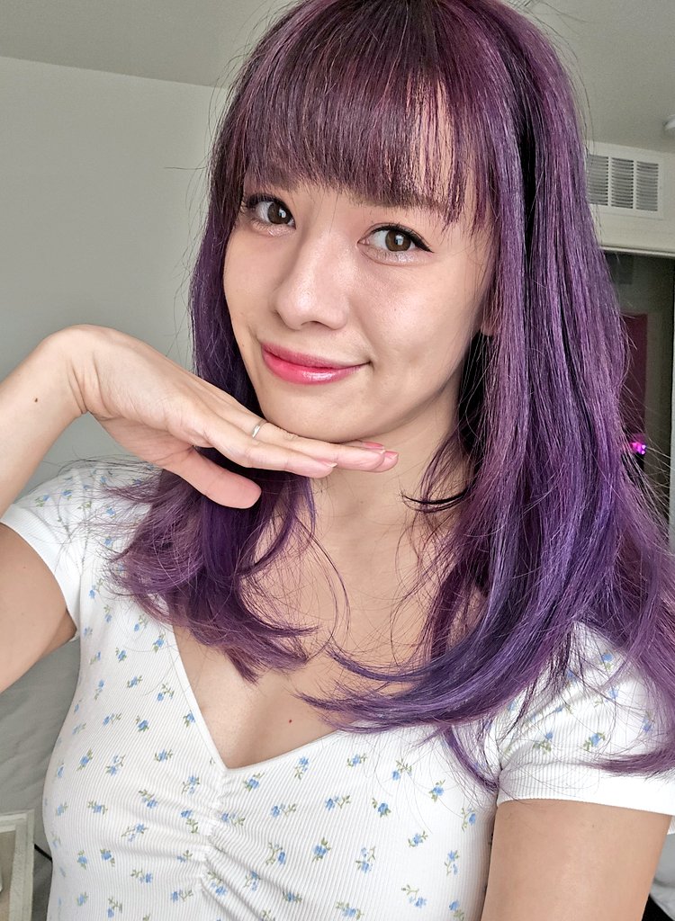 Stream is live! 
New hair but same old greatsword main. 😜
Hunting monsters with <a href="/RikuTheBestYT/">RikuXPaine</a> in Monster Hunter Worlds and hosting an open lobby!

Come say hi~ 

Twitch//xofruitcakeox 
Or 
Link to bio~☆