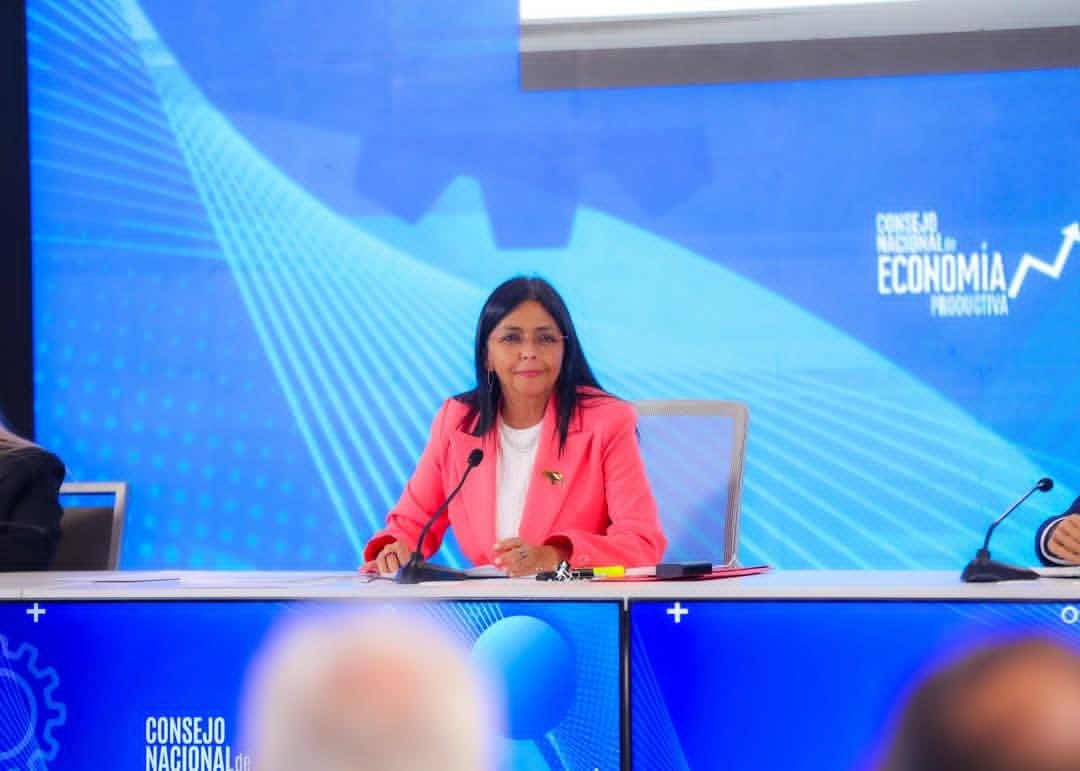 Cada encuentro entre el Sector Público y Privado representa nuevas oportunidades para fortalecer nuestra economía. 
El día de ayer estuvimos presentes en el Auditorio Simón Bolívar de PDVSA, participamos en una sesión del Consejo Nacional de Economía Productiva.