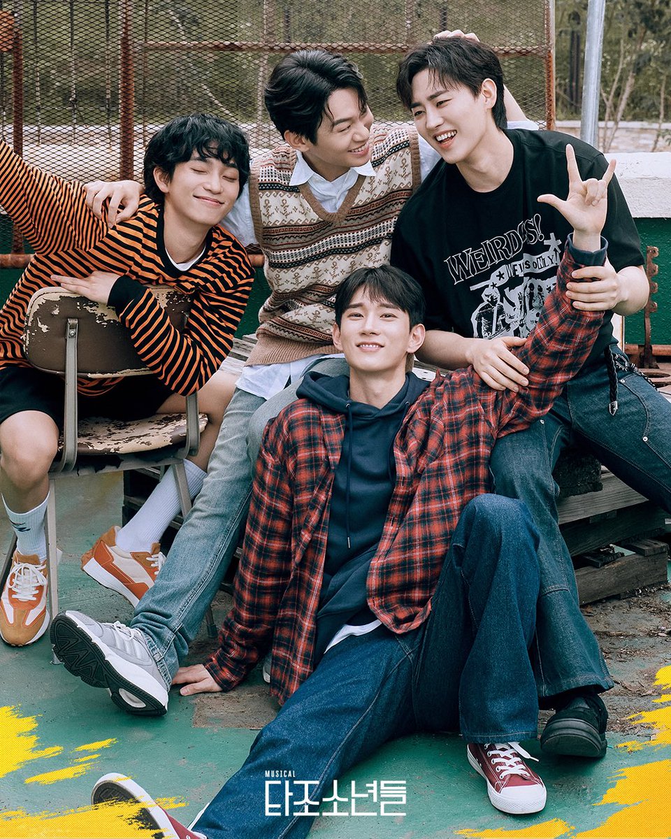 [뮤지컬 #타조소년들] 

📷페어컷 공개

"내 사랑하는 친구들과 함께!"

로스 | #정지우
블레이크 | #김서환
케니 | #류동휘
심 | #김경록

대학로 TOM(티오엠) 1관
2025.09.04 – 11.23

#뮤지컬 #타조소년들 #페어컷공개