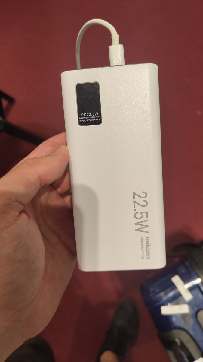 Dinguerie une battery externe a 20k mha + charge rapide 25w a 15€ mdrrr