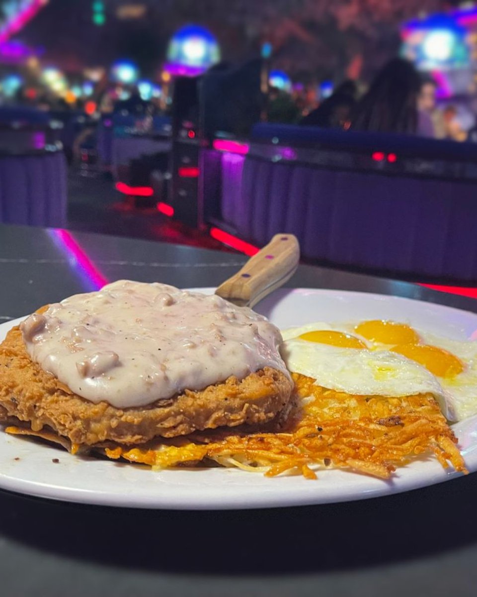 Start your night the right way with a hearty plate that satisfies every craving. 🍳
.
.
.
📸: Austin B.
