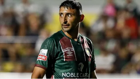 juliandmartin's tweet photo. 🚨 Atención:  Alan Ruiz está muy cerca de convertirse en refuerzo de #Newells. El volante zurdo, ex Colón y Sporting Lisboa (entre otros) viene de jugar en el C. F. Estrela da Amadora del futbol portugués. Llegaría con el pase en su poder, la negociación está avanzada. 🔴⚫️ https://t.co/1QSmAqgwUZ
