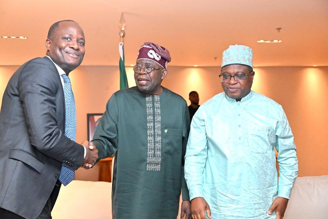 SundayDareSD's tweet image. STATEHOUSE PRESS RELEASE

PRESIDENT TINUBU HOSTS NGX GROUP BOARD AND SEC DIRECTOR-GENERAL IN BRAZIL, INVITED TO NGX TRADING FLOOR

President Bola Ahmed Tinubu has commended Nigeria’s capital market's remarkable growth since he assumed office over two years ago.

He noted the…
