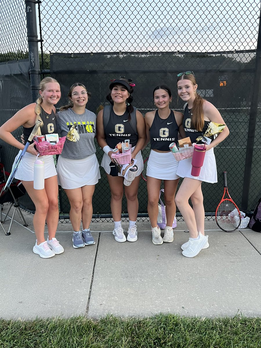 Girls tennis drops a tough battle with Harlan on senior night. JV had a great evening picking up wins in 9/12 matches. Thanks to our 8 seniors Kaitlyn, Kianna, Averi, Brielle, Brooklyn, Claire, Elyse, and Maggie! Great role models, on to do great things in life ! <a href="/GlenwoodRams/">Glenwood Rams</a>
