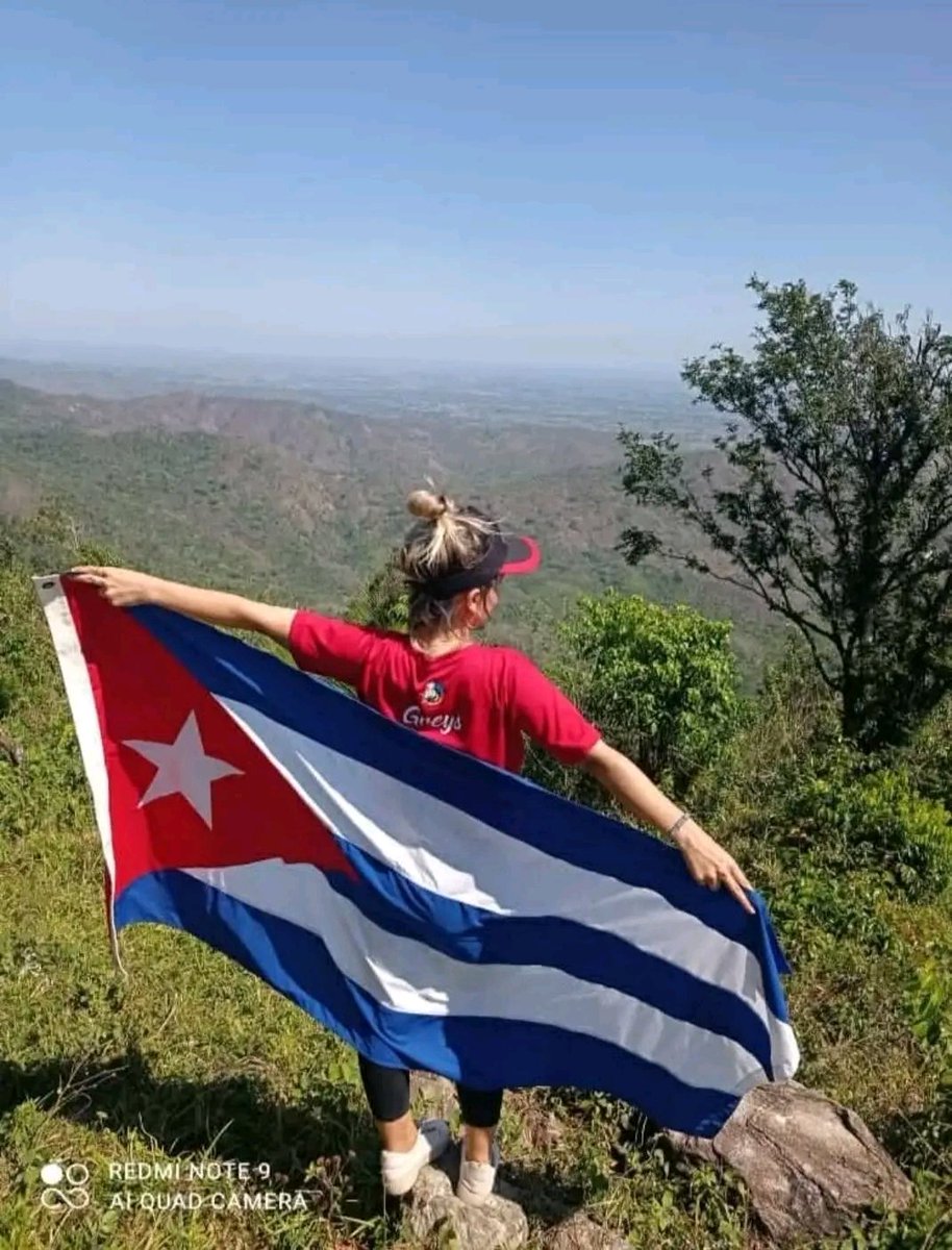 #FidelPorSiempre: "Fácil es ser revolucionarios en tiempos fáciles,
lo que no resulta fácil es ser revolucionarios en tiempos difíciles"

#CubaEstáFirme y yo con ella 💪🏻🇨🇺