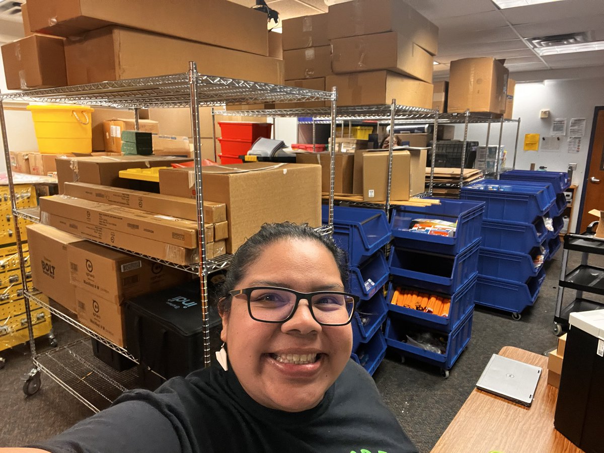 MrsHuber_DLC's tweet image. Started the morning in the office and then ended the day organizing, packing, and loading supplies for our ES and MS STEM teachers! 

#Somanyboxes #Sosatisfying