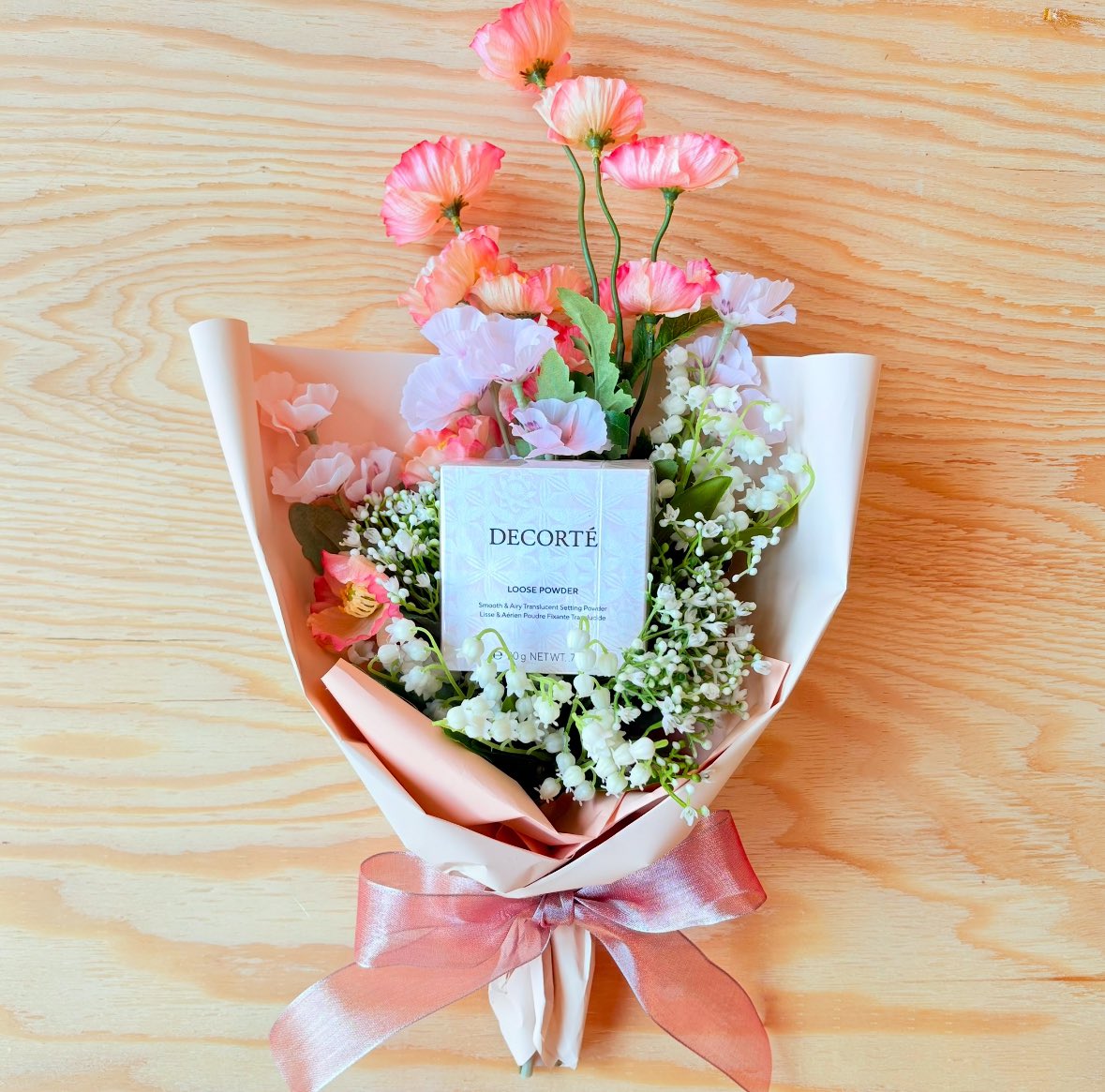 りページ　コスメブーケ 20人の花嫁さんとお花屋さんに聞いた！コスメブーケの内容と