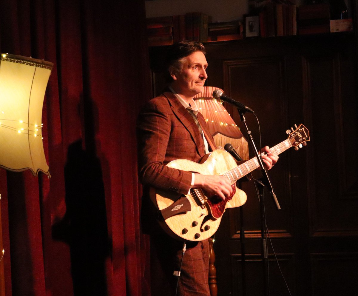 Frank Woodley was our suprise guest. Local Laughs Sept 1 = Dave Thornton, Jon Walpole, Urvi Majumdar, William Wang, Sowmya Hiremath

trybooking.com/BOCLQ