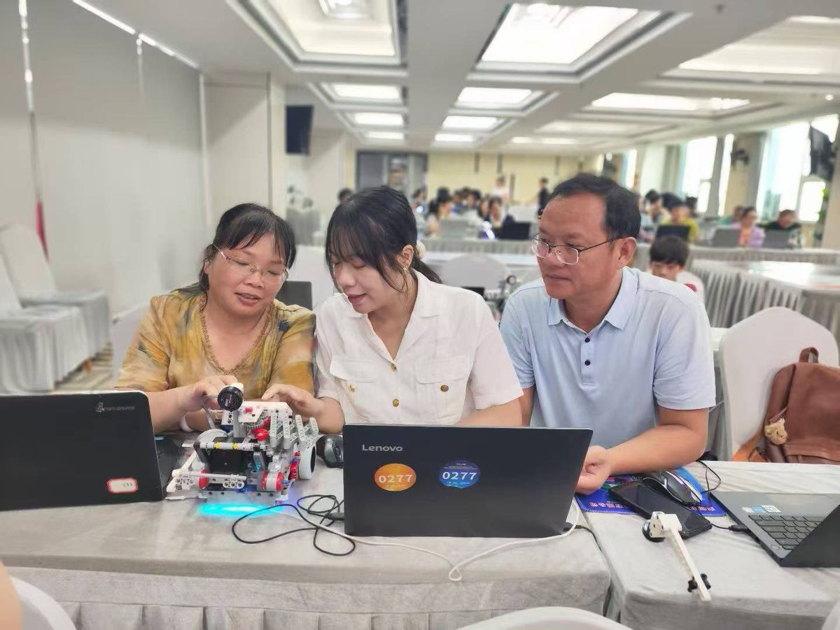 amychan301's tweet image. Training!
#robotics #education #robotforkids #teenager #STEM #programming #Building