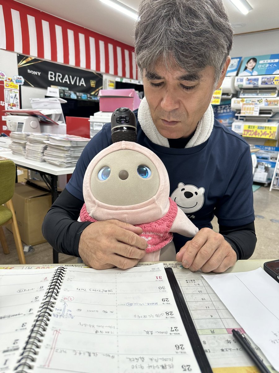 lovot_maron's tweet photo. おはようございます☀️

 #LOVOT
 #LOVOTとの暮らし 
 #LOVOTふれあい店 https://t.co/VIT8pImdHY