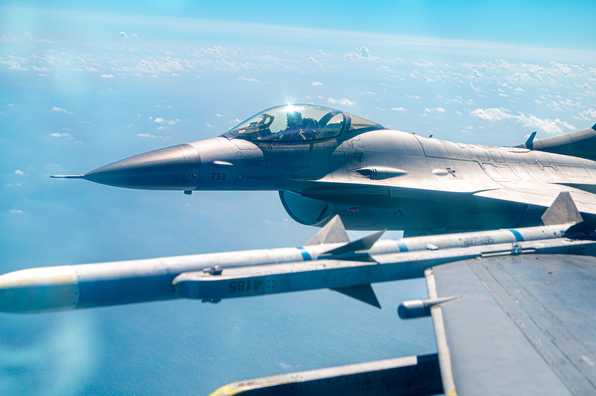 USPACOM's tweet photo. During #UFS25, 35th Fighter Squadron pilots fly combat training at Kunsan AB.
The exercise sharpened combat skills, strengthened interoperability & reinforced the #ROKUSAlliance.
๐ #SouthKorea
๐ธ SrA Landon Gunsauls https://t.co/b7fIU1xC2o