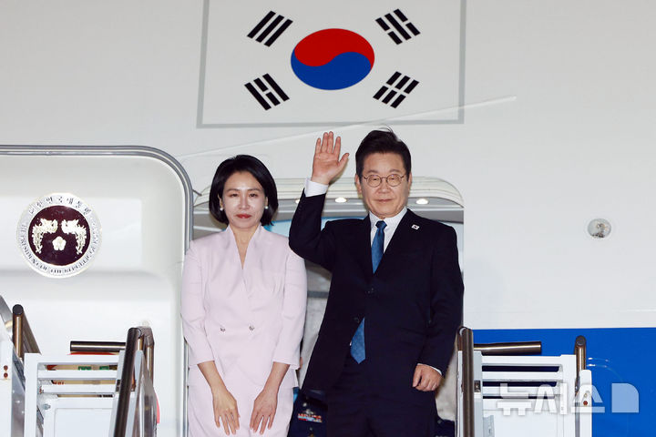 이재명 대통령-김혜경 여사, 순방 일정 마치고 귀국길