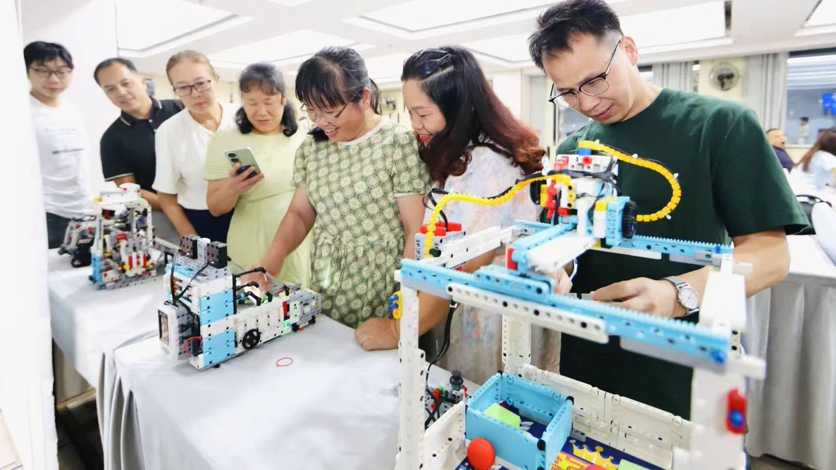 zmrobot's tweet image. Training!
#robotics #education #robotforkids #teenager #STEM #programming #Buildings